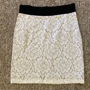 H&M Women’s XS Black and Cream Floral Lace Pencil Skirt